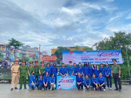Thị đoàn Duy Tiên phối hợp cùng Công an thị xã thành lập các Đội tình nguyện tiếp sức kỳ thi tốt nghiệp THPT năm 2024