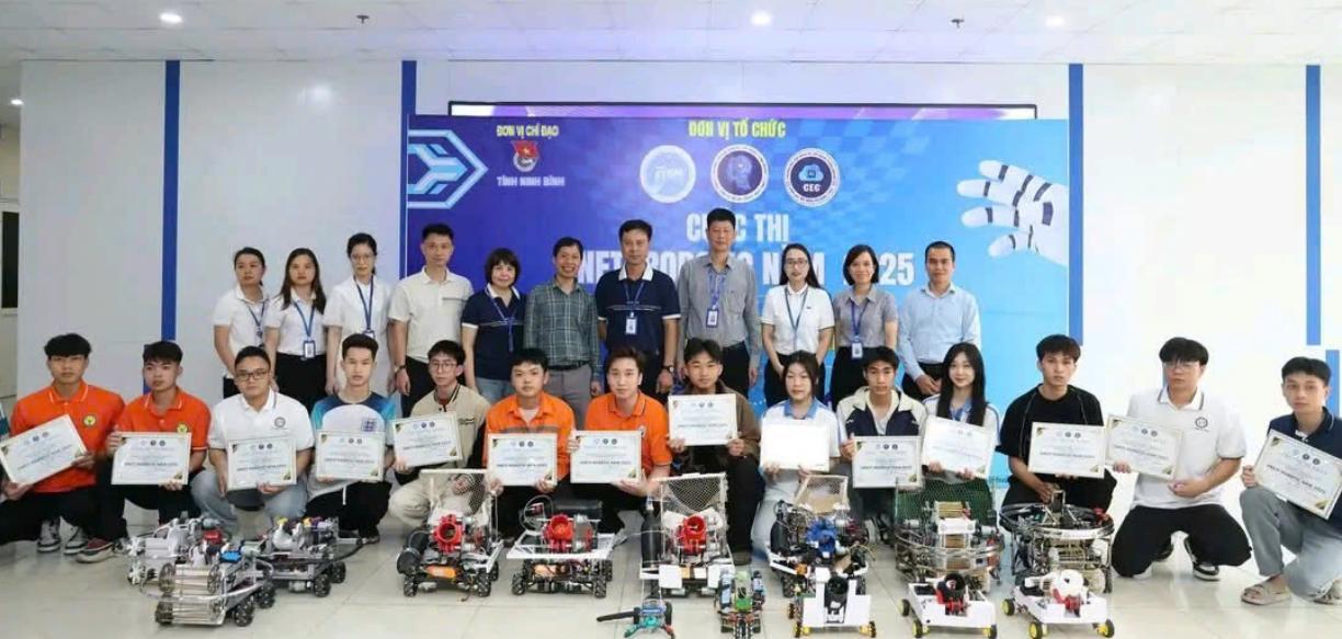 KHAI MẠC CUỘC THI UNETI ROBOTIC 2025 - “ĐẤU TRƯỜNG THẦN TỐC”