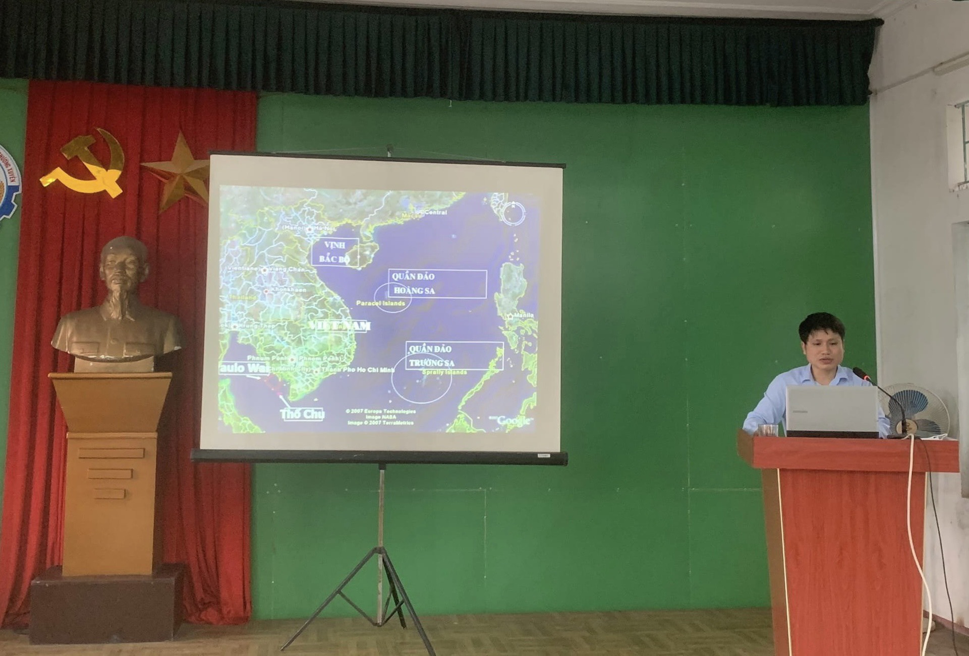 Đoàn trường CĐ Cơ giới Ninh Bình tổ chức tuyên truyền về chủ quyền biển đảo, biên giới cho cán bộ, đoàn viên, học sinh nha trường