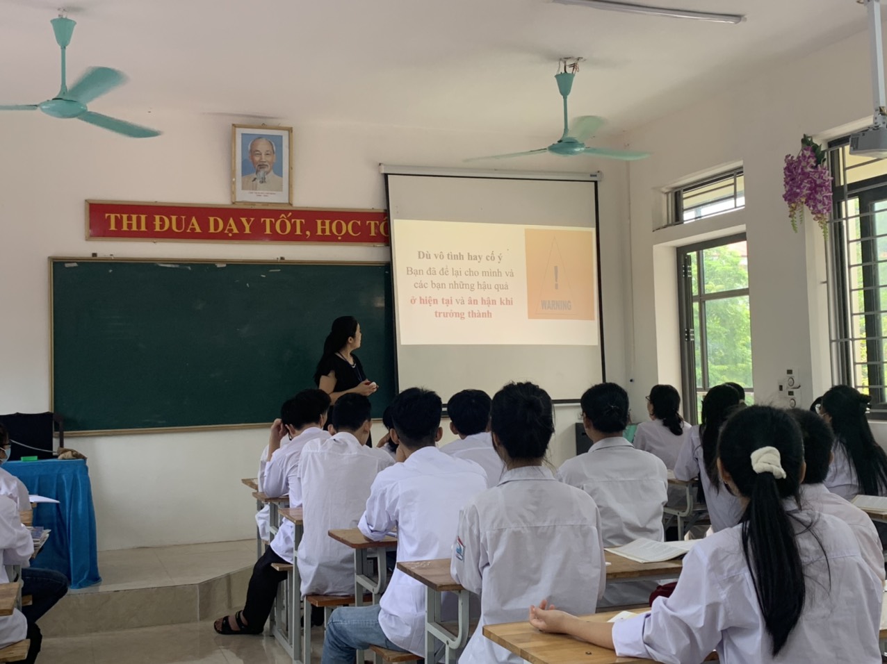 Trung tâm GDNN – GDTX huyện Hoa Lư tổ chức diễn đàn  “Xây dựng tình bạn đẹp – Nói không với bạo lực học đường”