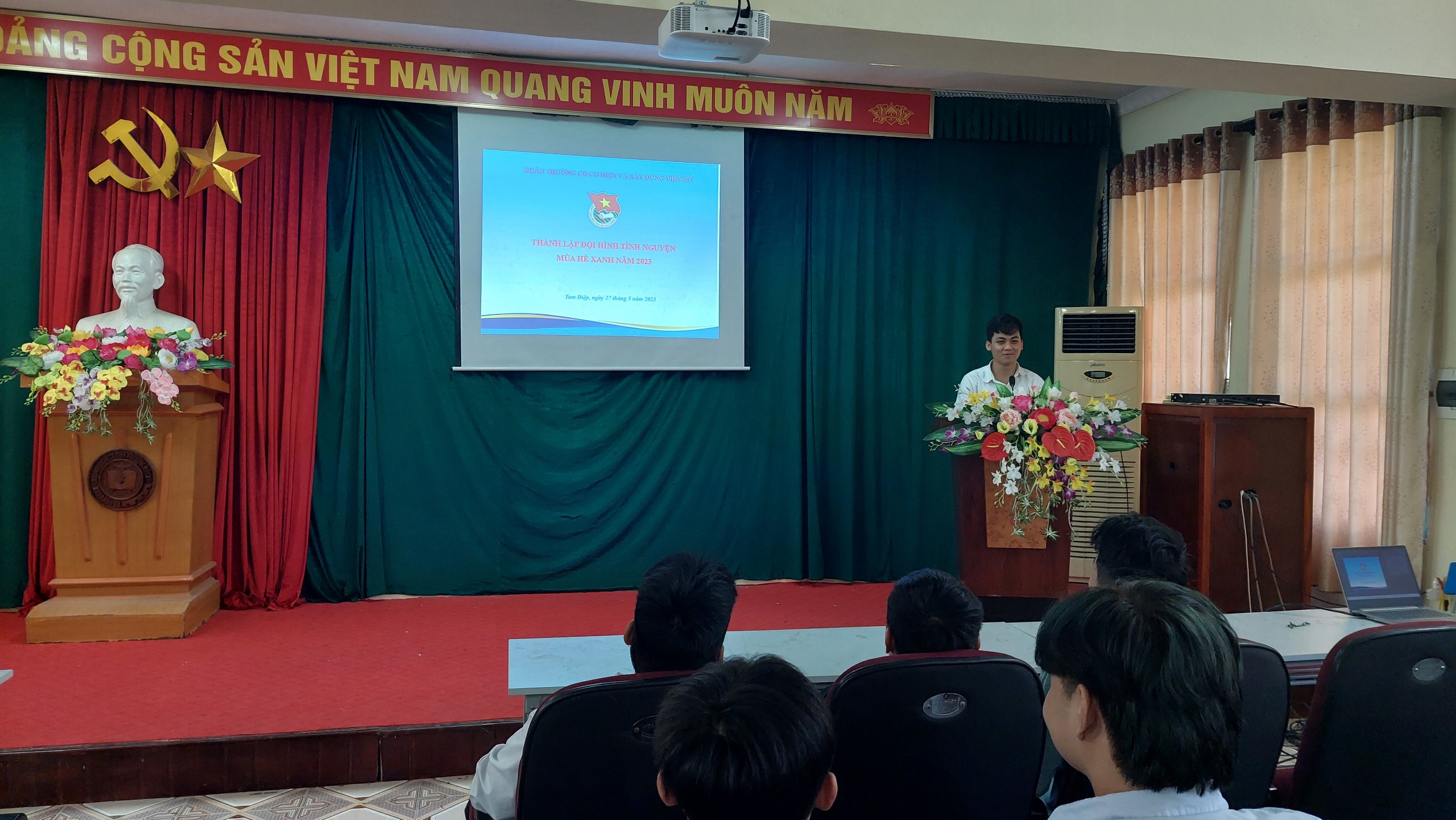 Đoàn trường Cao đẳng Cơ điện Xây dựng Việt Xô thành lập  đội hình tình nguyện chiến dịch mùa hè xanh năm 2023