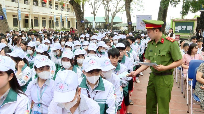 Đoàn TN Công an tỉnh tổ chức Tuyên truyền phòng, chống ma tuý học đường tại trường THPT Gia Viễn C