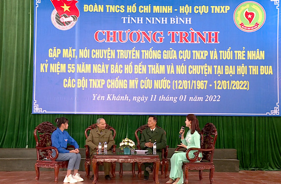 Tỉnh đoàn Ninh Bình phối hợp Cựu TNXP tỉnh tổ chức Chương trình Giao lưu nói chuyện truyền thống với tuổi trẻ huyện Yên Khánh