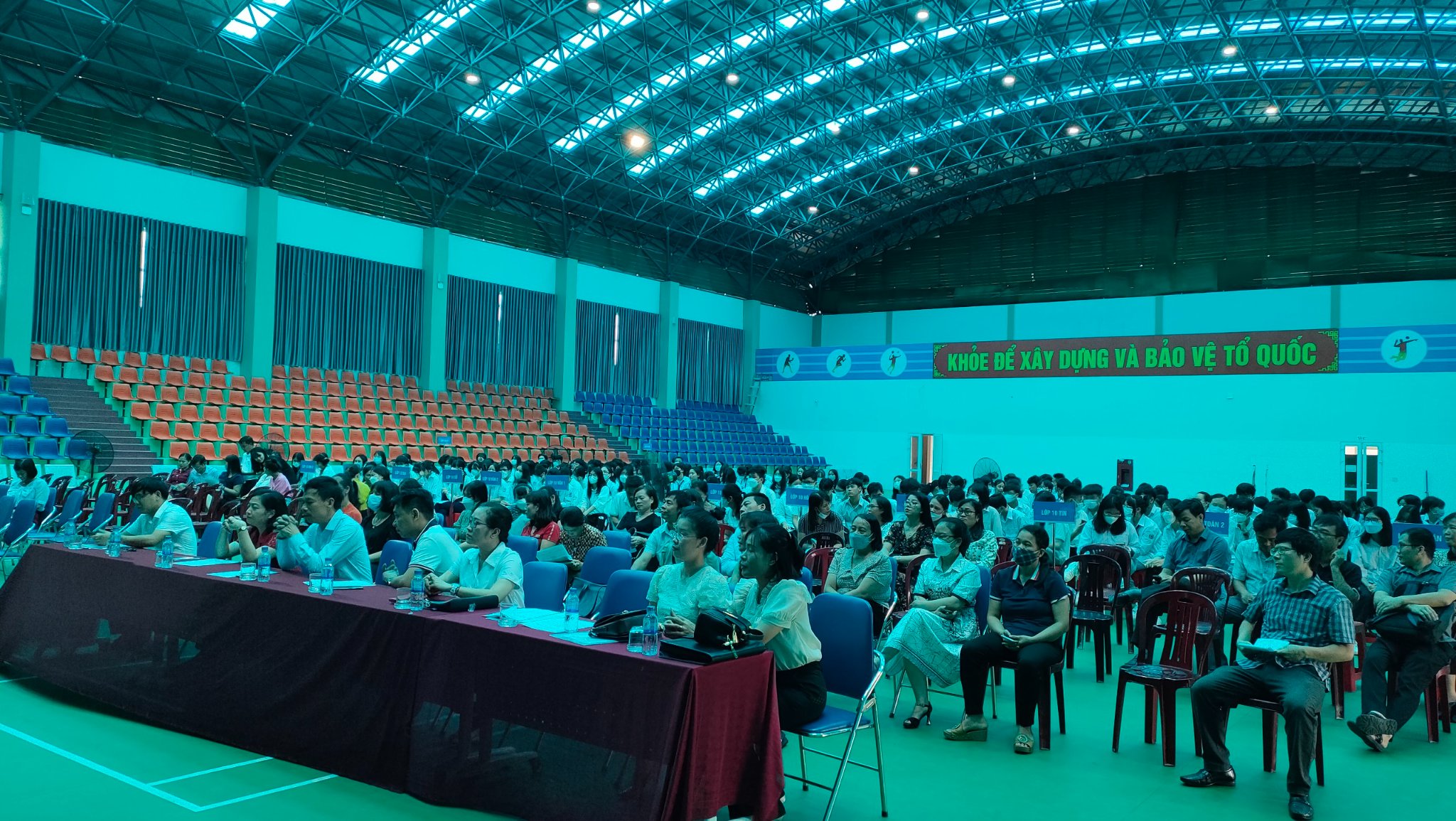 Đoàn trường THPT chuyên Lương Văn Tụy tổ chức tư vấn hướng nghiệp cho đoàn viên thanh niên