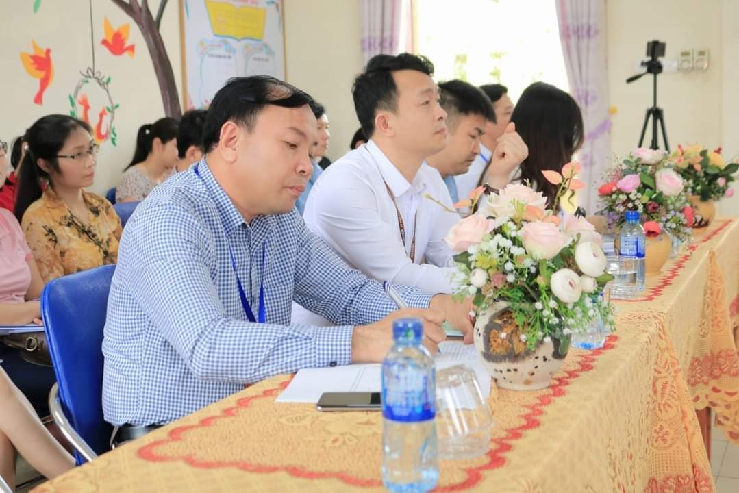 Trung tâm Giáo dục thường xuyên, Tin học và Ngoại ngữ tỉnh Ninh Bình tổ chức hoạt động nâng cao nghiệp vụ cho giáo viên trẻ.