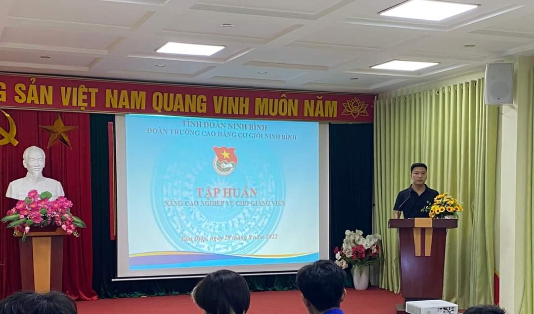 Trường Cao đẳng Cơ giới Ninh Bình tổ chức hoạt động nâng cao nghiệp vụ cho giảng viên trẻ.