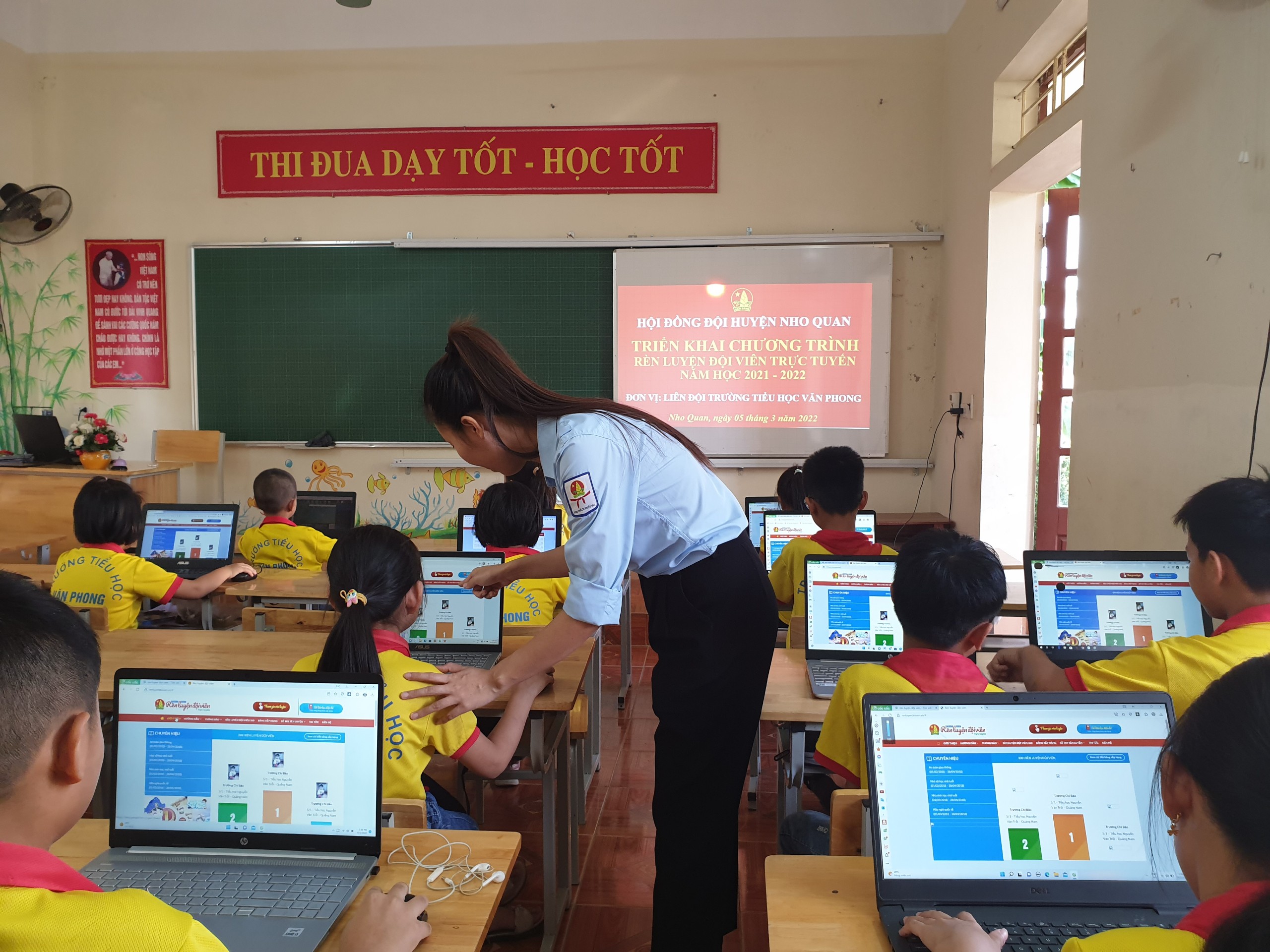 Liên đội trường Tiểu học Văn Phong tích cực triển khai chương trình Rèn luyện đội viên trực tuyến năm học 2021 – 2022