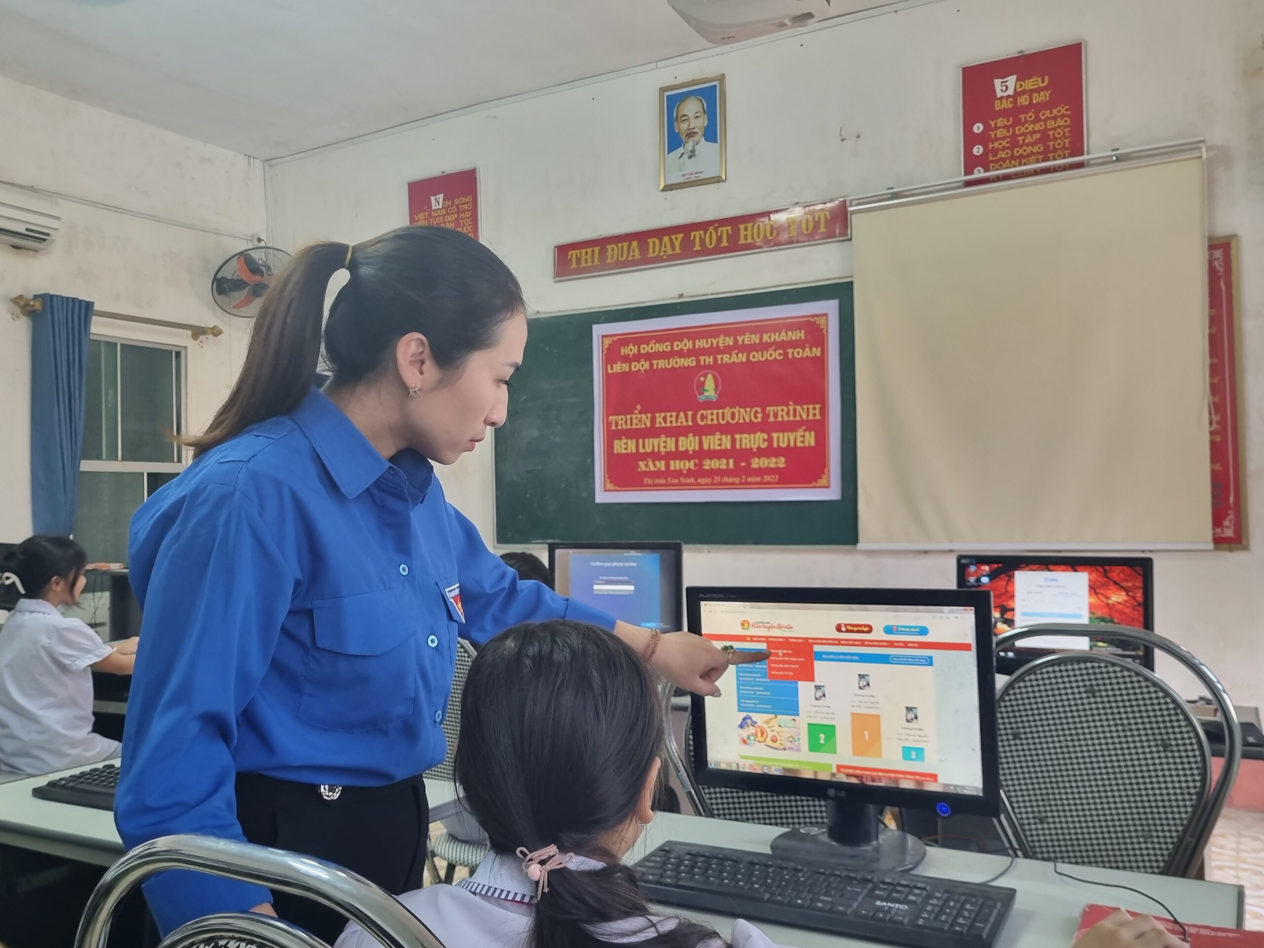 Trường Tiểu học Trần Quốc Toản rèn luyện đội viên trực tuyến năm học 2021 – 2022