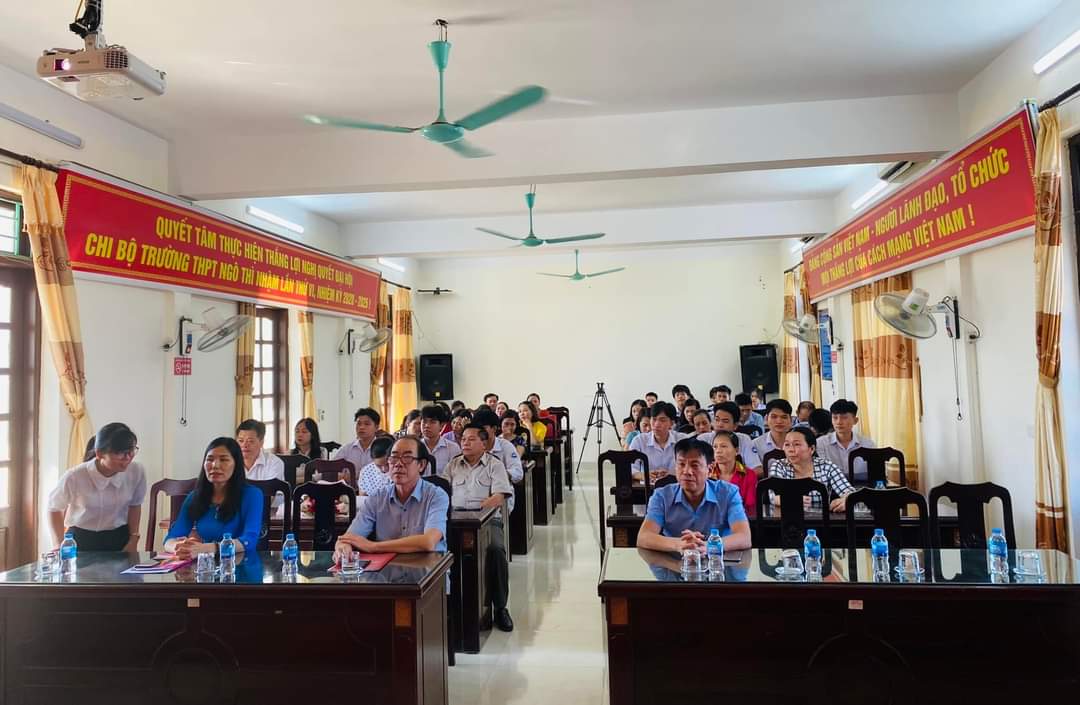 Trường THPT Ngô Thì Nhậm tổ chức hoạt động nâng cao nghiệp vụ cho giáo viên trẻ.