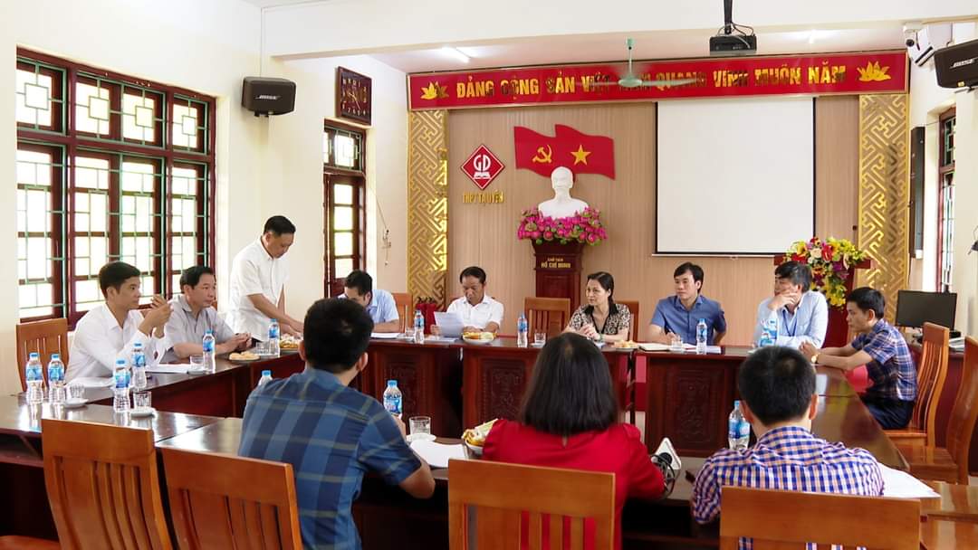 Trường THPT Tạ Uyên tổ chức hoạt động nâng cao nghiệp vụ cho giáo viên trẻ.