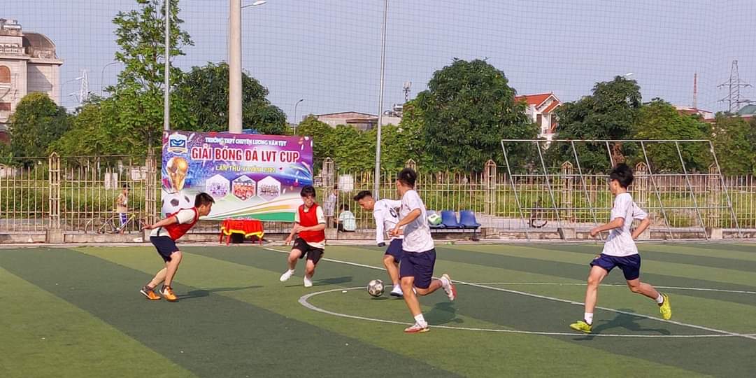 Đoàn Trường THPT chuyên Lương Văn Tuỵ tổ chức các hoạt động hỗ trợ rèn luyện thể lực, thể dục thể thao cho đoàn viên, học sinh