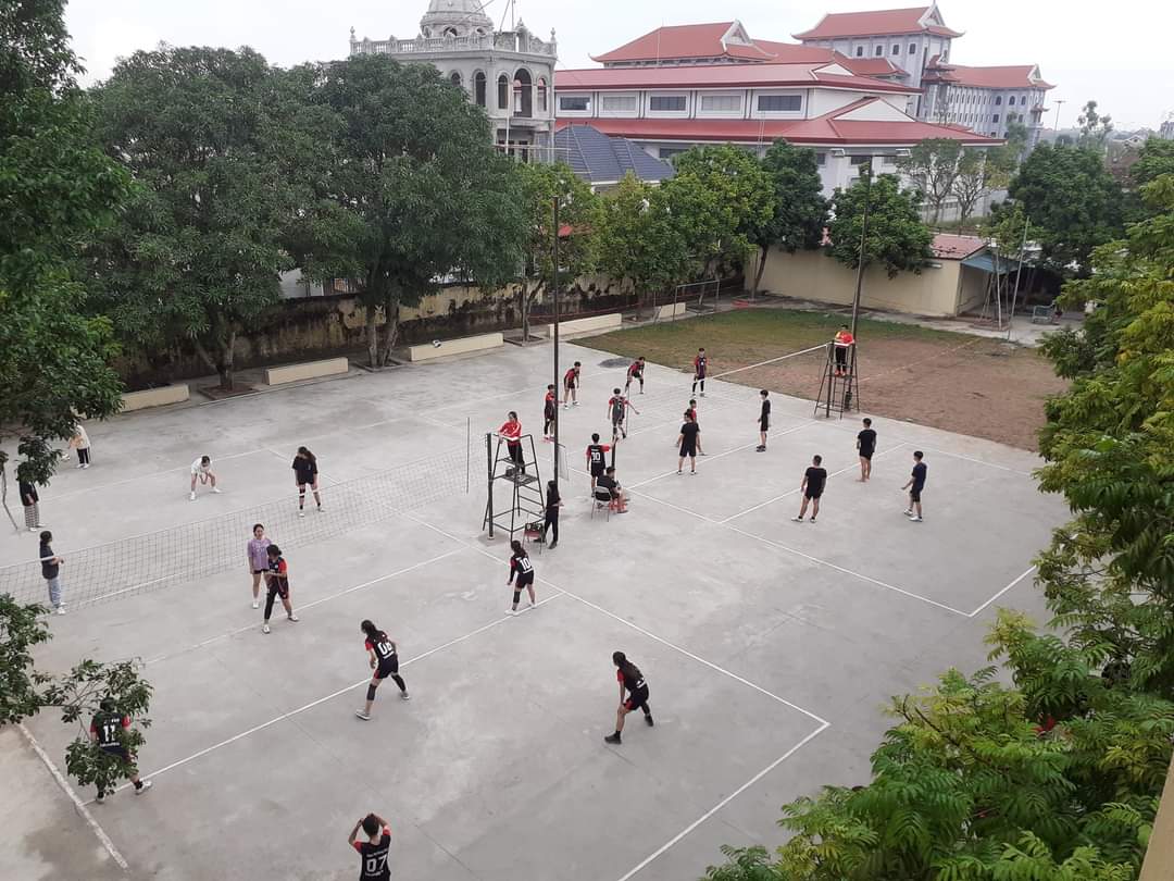 Đoàn trường THPT Kim Sơn B tổ chức các hoạt động thể dục thể thao cho đoàn viên, học sinh