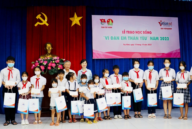 Tây Ninh: Trao 100 suất học bổng “Vì đàn em thân yêu” năm 2022