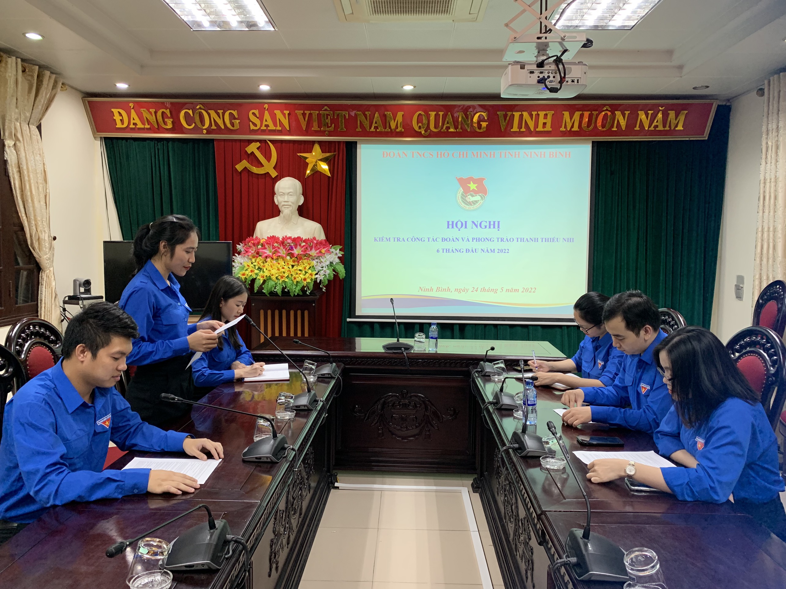 Tỉnh đoàn kiểm tra công tác Đoàn và phong trào thanh thiếu nhi 6 tháng đầu năm 2022 tại Thành đoàn Ninh Bình