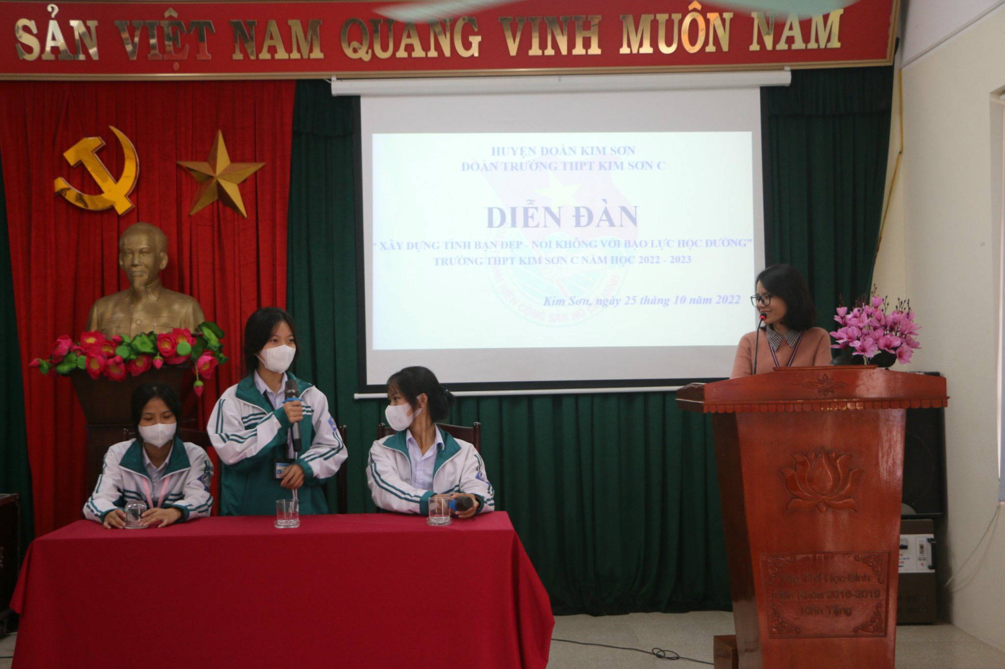 Đoàn trường THPT Kim Sơn C, huyện Kim Sơn tổ chức Diễn đàn “Xây dựng tình bạn đẹp - nói không với bạo lực học đường”