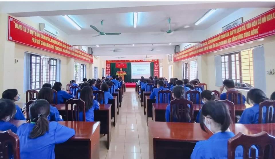 Trường THPT Nho Quan B: Tư vấn, hướng nghiệp cho học sinh lớp 12