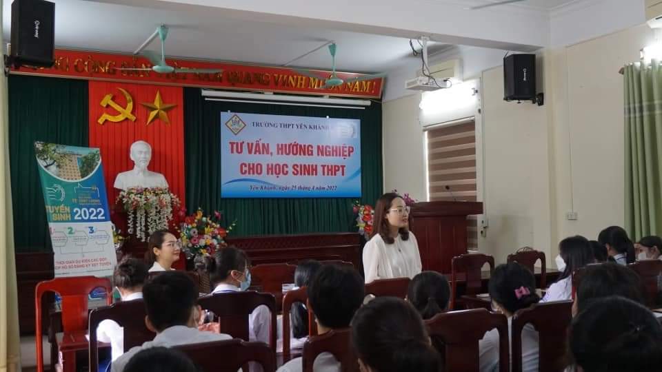Trường THPT Yên Khánh B tổ chức chương trình “Tư vấn hướng nghiệp”
