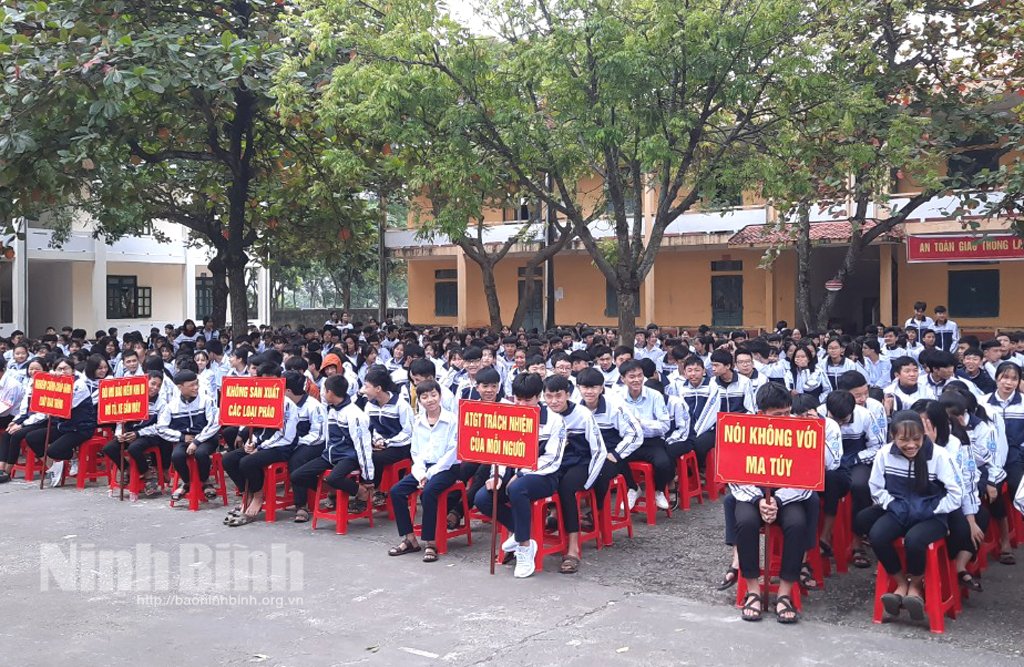 Yên Mô:  Tuyên truyền pháp luật về phòng chống ma túy trong học sinh hưởng ứng Ngày pháp luật Việt Nam năm 2022